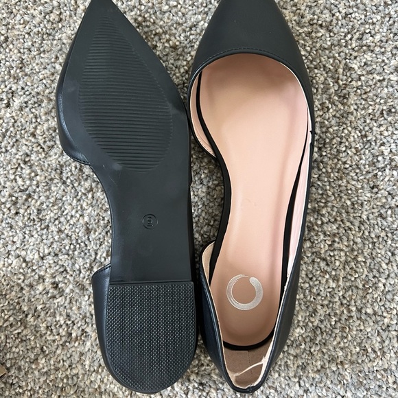 Journee Cortni flats - New w box! - Picture 3 of 6